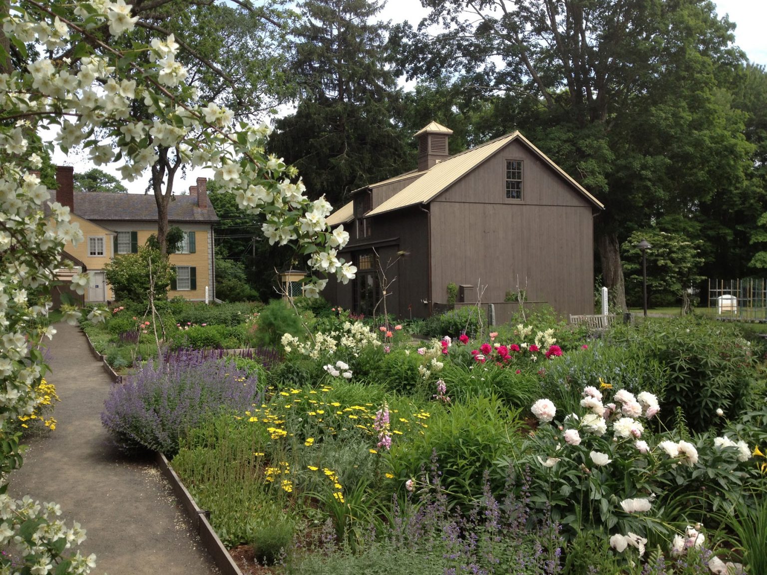 Bloomin’ Wonderful Visiting Connecticut Gardens that Evoke the State’s
